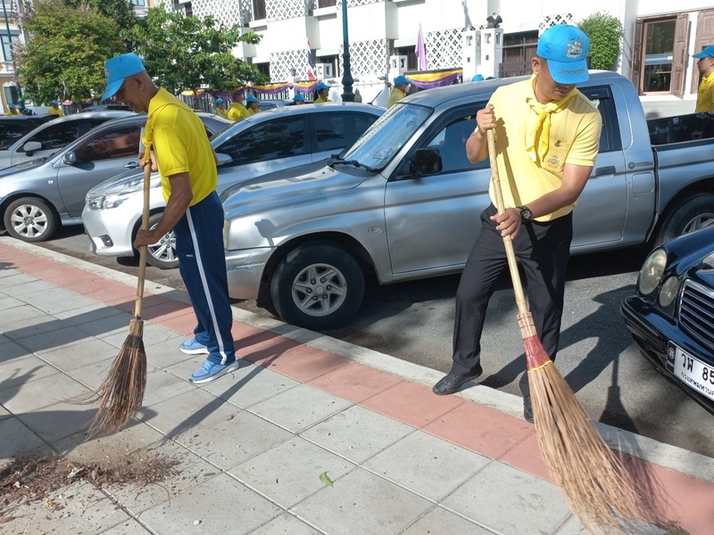 กำลัง​พล สพร.กห. เข้าร่วมกิจกรรมบำเพ็ญสาธารณประโยชน์รักษ์คลองคูเมืองเดิมและคลองสาขา รวมทั้งจัดระเบียบคนเร่ร่อนบริเวณโดยรอบศาลาว่าการกลาโหม
