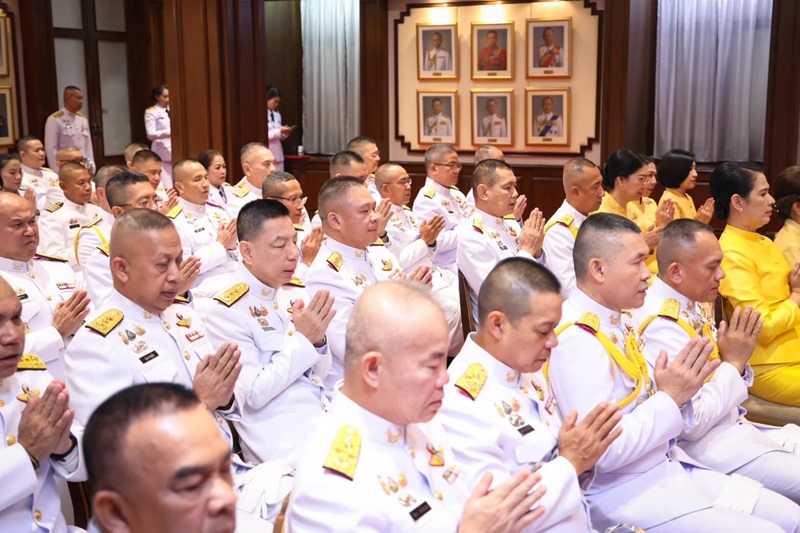 พล.ท.ชูเลิศ จิระรัตนเมธากร ผอ.สพร.กห. พร้อมด้วยข้าราชการ สพร.กห. เข้าร่วมพิธีสวดพระพุทธมนต์และพิธีทำบุญตักบาตรพระสงฆ์และสามเณร จำนวน 89 รูป