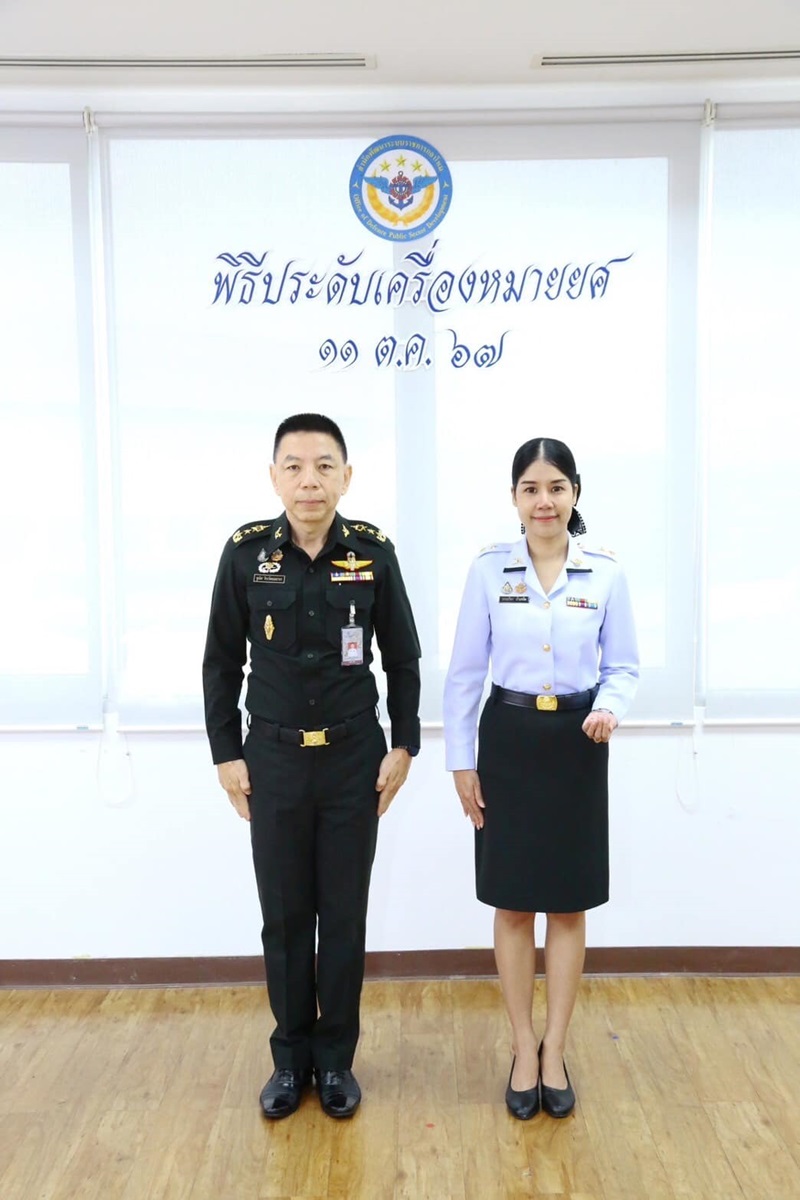 พล.ท.ชูเลิศ จิระรัตนเมธากร ผอ.สพร.กห. ได้กรุณาประดับเครื่องหมายยศให้แก่ข้าราชการที่ได้รับการเลื่อนยศสูงขึ้น