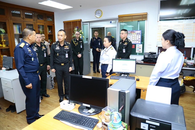 พล.อ.อ.สุรฤทธิ์ กิจจาทร รอง.ปล.กห. เข้าตรวจเยี่ยมพร้อมรับฟังการบรรยายสรุปภารกิจการจัด สพร.กห.