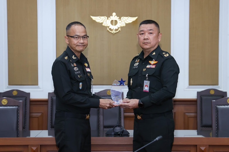 พลเอก สนิธชนก สังขจันทร์ ปลัดกระทรวงกลาโหม ได้กรุณามอบรางวัลให้แก่ นขต.สป.ที่ได้รับรางวัลในการประกวดการจัดการความรู้ดีเด่นของ สป. ประจำปีงบประมาณ พ.ศ.2567
