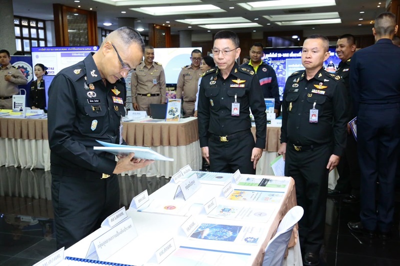 พลเอก สนิธชนก สังขจันทร์ ปลัดกระทรวงกลาโหม ได้กรุณามอบรางวัลให้แก่ นขต.สป.ที่ได้รับรางวัลในการประกวดการจัดการความรู้ดีเด่นของ สป. ประจำปีงบประมาณ พ.ศ.2567