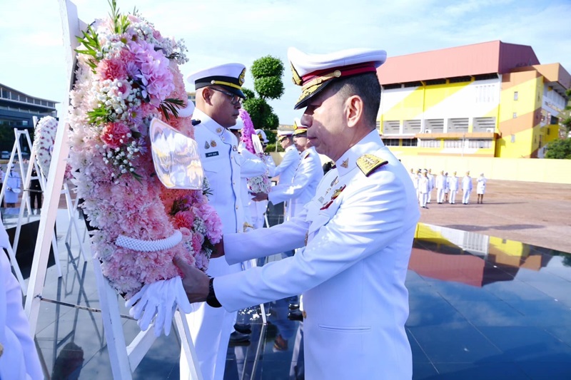 พลโท ชูเลิศ จิระรัตนเมธากร ผู้อำนวยการสำนักพัฒนาระบบราชการกลาโหม พร้อมด้วยข้าราชการสำนักพัฒนาระบบราชการกลาโหม ร่วมพิธีวางพวงมาลาถวายราชสักการะพระบรมราชานุสาวรีย์พระบาทสมเด็จพระจุลจอมเกล้าเจ้าอยู่หัว (รัชกาลที่ ๕)