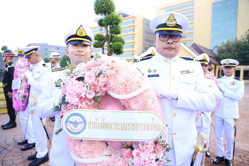 พลโท ชูเลิศ จิระรัตนเมธากร ผู้อำนวยการสำนักพัฒนาระบบราชการกลาโหม พร้อมด้วยข้าราชการสำนักพัฒนาระบบราชการกลาโหม ร่วมพิธีวางพวงมาลาถวายราชสักการะพระบรมราชานุสาวรีย์พระบาทสมเด็จพระจุลจอมเกล้าเจ้าอยู่หัว (รัชกาลที่ ๕)
