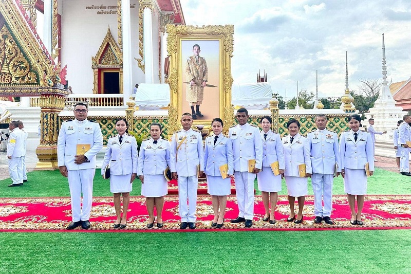 พระบาทสมเด็จพระเจ้าอยู่หัว ทรงพระกรุณาโปรดเกล้าฯ พระราชทานผ้าพระกฐิน