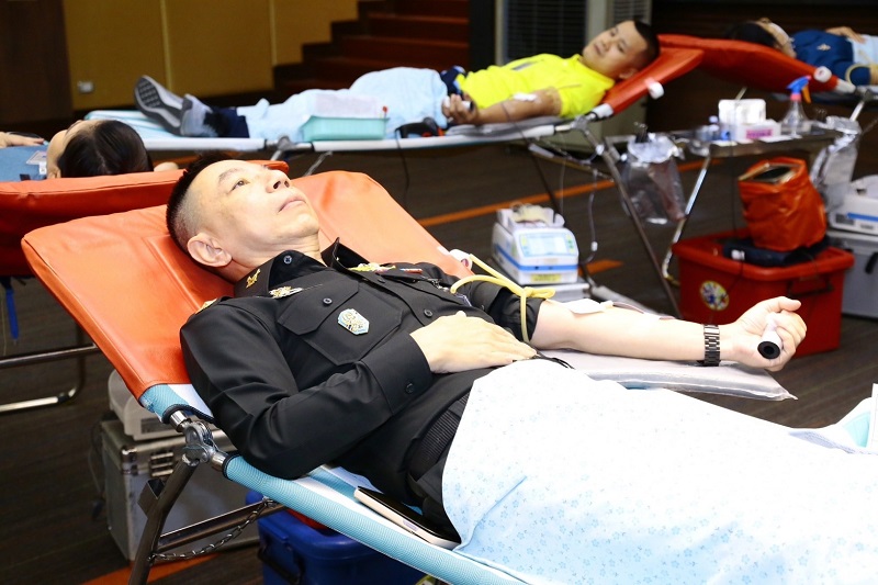 พลโท ชูเลิศ จิระรัตนเมธากร ผู้อำนวยการสำนักพัฒนาระบบราชการกลาโหมพร้อมด้วยข้าราชการของหน่วย เข้าร่วมกิจกรรมบริจาคโลหิตถวายเป็นพระราชกุศล เนื่องในวันคล้ายวันพระราชสมภพ
