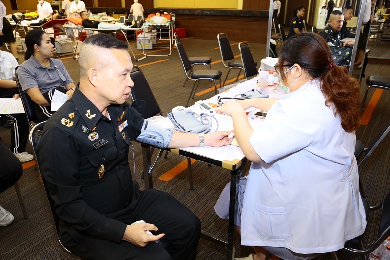 พลโท ชูเลิศ จิระรัตนเมธากร ผู้อำนวยการสำนักพัฒนาระบบราชการกลาโหมพร้อมด้วยข้าราชการของหน่วย เข้าร่วมกิจกรรมบริจาคโลหิตถวายเป็นพระราชกุศล เนื่องในวันคล้ายวันพระราชสมภพ
