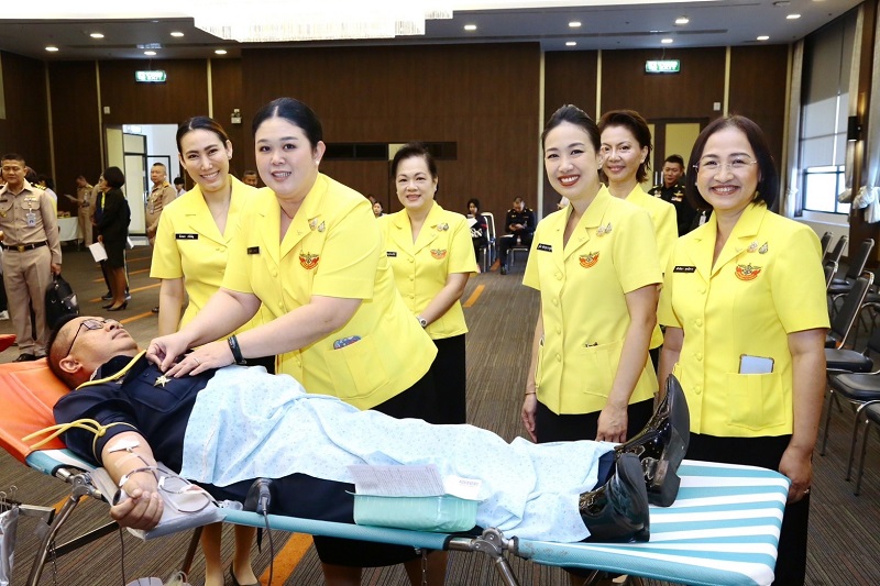 พลโท ชูเลิศ จิระรัตนเมธากร ผู้อำนวยการสำนักพัฒนาระบบราชการกลาโหมพร้อมด้วยข้าราชการของหน่วย เข้าร่วมกิจกรรมบริจาคโลหิตถวายเป็นพระราชกุศล เนื่องในวันคล้ายวันพระราชสมภพ