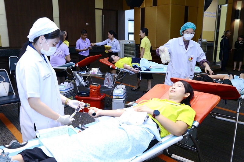 พลโท ชูเลิศ จิระรัตนเมธากร ผู้อำนวยการสำนักพัฒนาระบบราชการกลาโหมพร้อมด้วยข้าราชการของหน่วย เข้าร่วมกิจกรรมบริจาคโลหิตถวายเป็นพระราชกุศล เนื่องในวันคล้ายวันพระราชสมภพ
