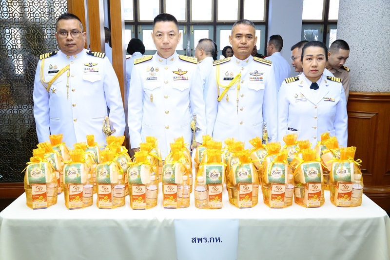 พลโท ชูเลิศ จิระรัตนเมธากร ผู้อำนวยการสำนักพัฒนาระบบราชการกลาโหม พร้อมด้วยข้าราชการ สำนักพัฒนาระบบ เข้าร่วมพิธีเจริญพระพุทธมนต์และพิธีทำบุญตักบาตรพระสงฆ์และสามเณร จำนวน ๘๙ รูป