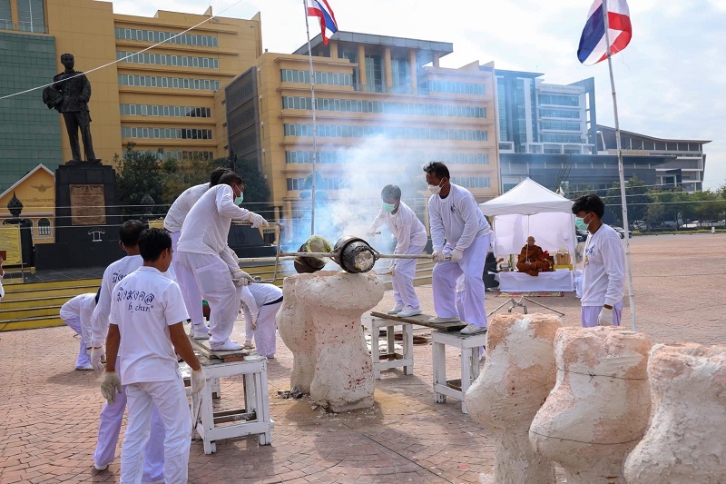 พลโท ชูเลิศ จิระรัตนเมธากร ผู้อำนวยการสำนักพัฒนาระบบราชการกลาโหม เข้าร่วมพิธีเททองหล่อพระบรมรูปสมเด็จพระนเรศวรมหาราช