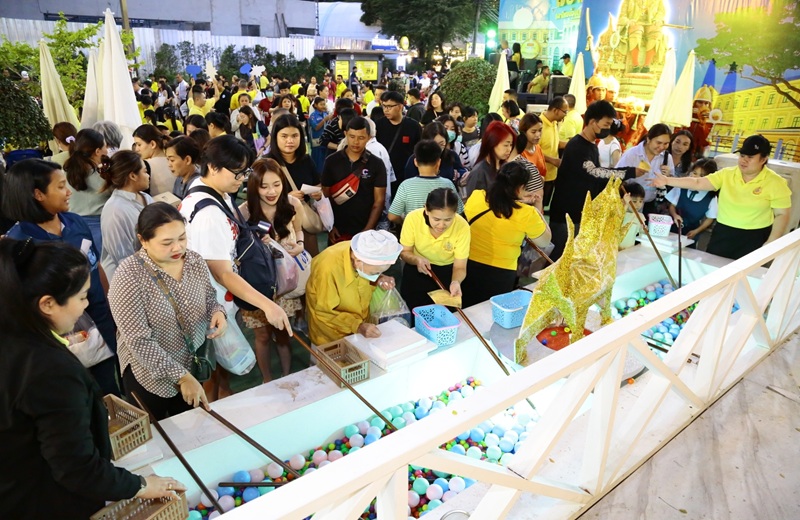 พลโท ชูเลิศ จิระรัตนเมธากร ผู้อำนวยการสำนักพัฒนาระบบราชการกลาโหม พร้อมด้วยข้าราชการสำนักพัฒนาระบบราชการกลาโหม เข้าร่วมกิจกรรม งานกาชาดประจำปี ๒๕๖๗ ภายใต้แนวคิด "ทศมราชา ๗๒ พรรษา ถวายพระพร" ณ ร้านสมาคมภริยาข้าราชการ สำนักงานปลัดกระทรวงกลาโหม