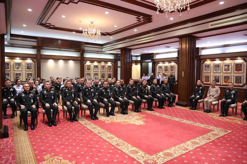 พลโท ชูเลิศ จิระรัตนเมธากร ผู้อำนวยการสำนักพัฒนาระบบราชการกลาโหม ได้เข้าร่วมพิธีมอบของขวัญปีใหม่ เนื่องในโอกาสวันขึ้นปีใหม่ ประจำปี ๒๕๖๘