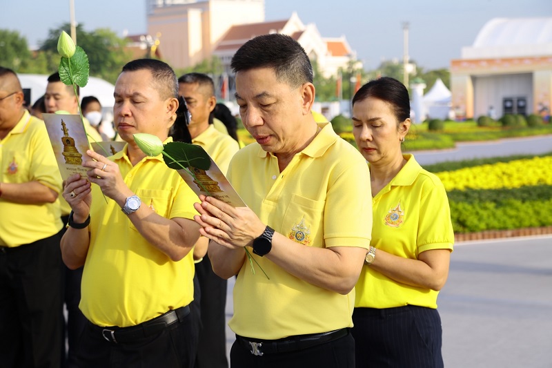 พลโท ชูเลิศ จิระรัตนเมธากร ผู้อำนวยการสำนักพัฒนาระบบราชการกลาโหม และภริยา ได้นำข้าราชการสำนักพัฒนาระบบราชการกลาโหม เข้าร่วมสักการะพระบรมสารีริกธาตุ (พระเขี้ยวแก้ว)
