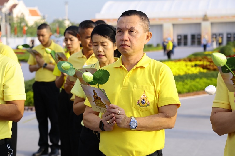 พลโท ชูเลิศ จิระรัตนเมธากร ผู้อำนวยการสำนักพัฒนาระบบราชการกลาโหม และภริยา ได้นำข้าราชการสำนักพัฒนาระบบราชการกลาโหม เข้าร่วมสักการะพระบรมสารีริกธาตุ (พระเขี้ยวแก้ว)
