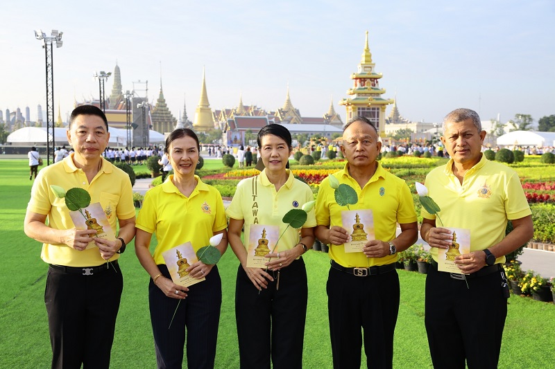 พลโท ชูเลิศ จิระรัตนเมธากร ผู้อำนวยการสำนักพัฒนาระบบราชการกลาโหม และภริยา ได้นำข้าราชการสำนักพัฒนาระบบราชการกลาโหม เข้าร่วมสักการะพระบรมสารีริกธาตุ (พระเขี้ยวแก้ว)