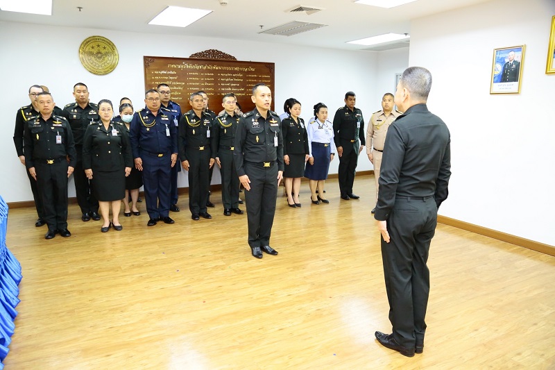 พลตรี สุกิจ สุเมธาศร รองผู้อำนวยการสำนักพัฒนาระบบราชการกลาโหม (๑) นำข้าราชการ สำนักพัฒนาระบบราชการกลาโหม รับพรปีใหม่จากท่าน พลโท ชูเลิศ จิระรัตนเมธากร ผู้อำนวยการสำนักพัฒนาระบบราชการกลาโหม