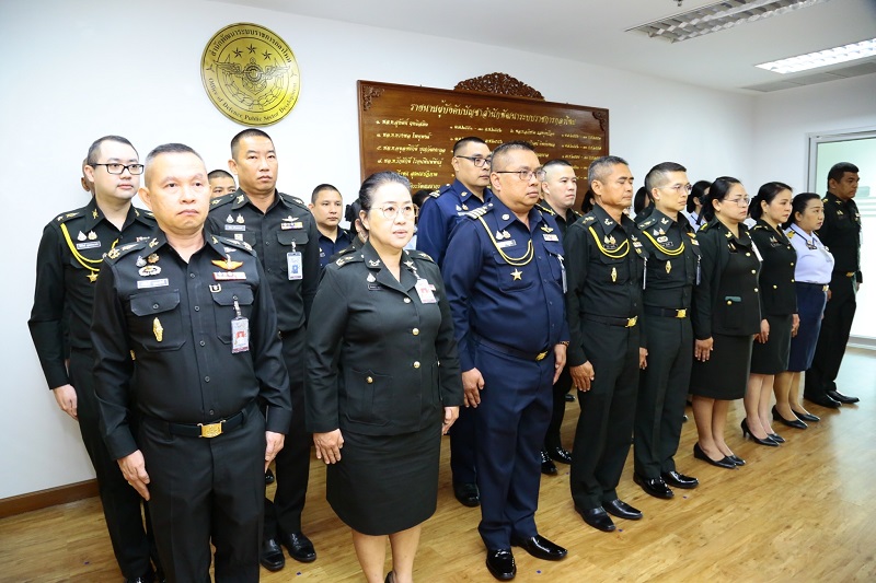 พลตรี สุกิจ สุเมธาศร รองผู้อำนวยการสำนักพัฒนาระบบราชการกลาโหม (๑) นำข้าราชการ สำนักพัฒนาระบบราชการกลาโหม รับพรปีใหม่จากท่าน พลโท ชูเลิศ จิระรัตนเมธากร ผู้อำนวยการสำนักพัฒนาระบบราชการกลาโหม