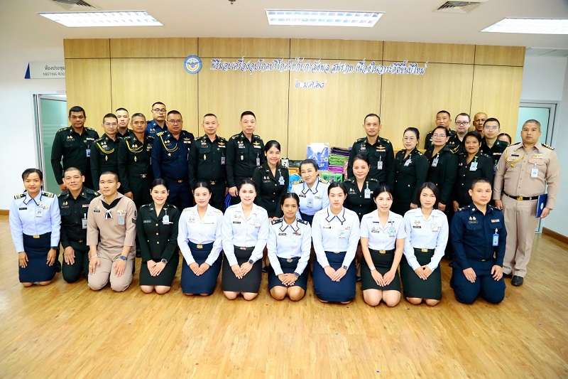 พลโท ชูเลิศ จิระรัตนเมธากร ผู้อำนวยการสำนักพัฒนาระบบราชการกลาโหม ได้มอบเครื่องอุปโภคบริโภคให้กับกำลังพลสำนักพัฒนาระบบราชการกลาโหม
