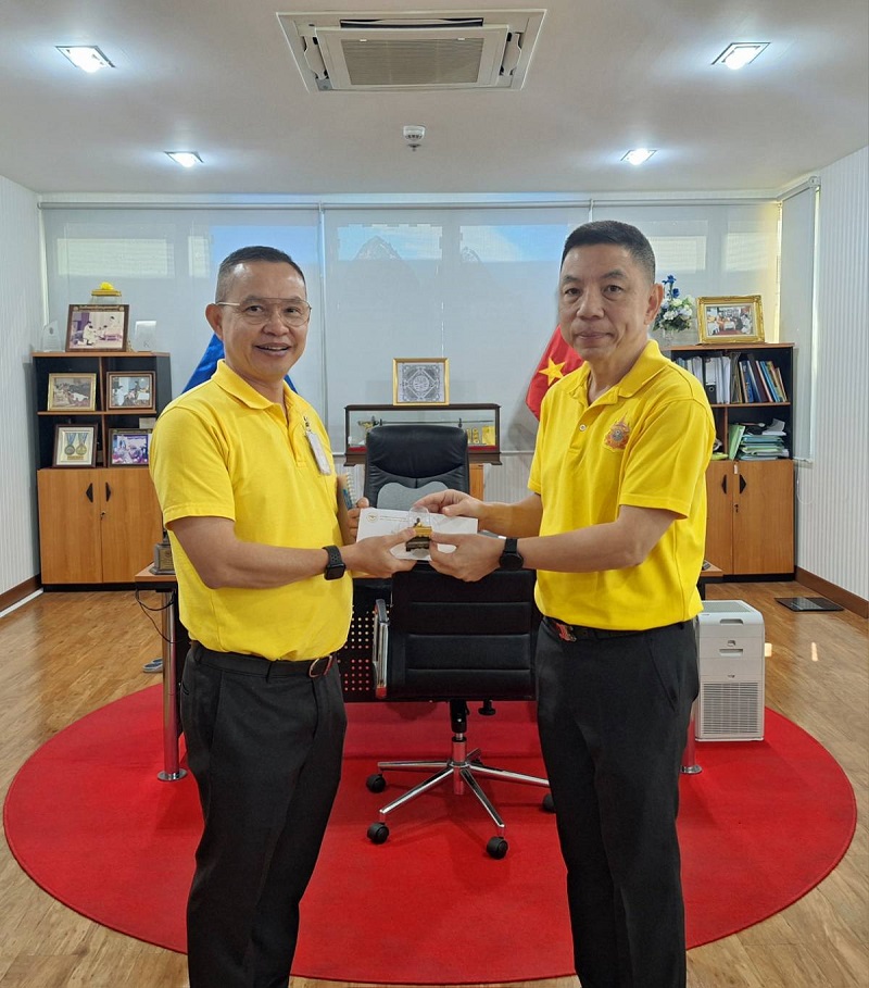 พลโท ชูเลิศ จิระรัตนเมธากร ผู้อำนวยการสำนักพัฒนาระบบราชการกลาโหม ได้กรุณามอบของขวัญและอวยพร เนื่องในโอกาสวันคล้ายวันเกิดของกำลังพลในเดือน มกราคม