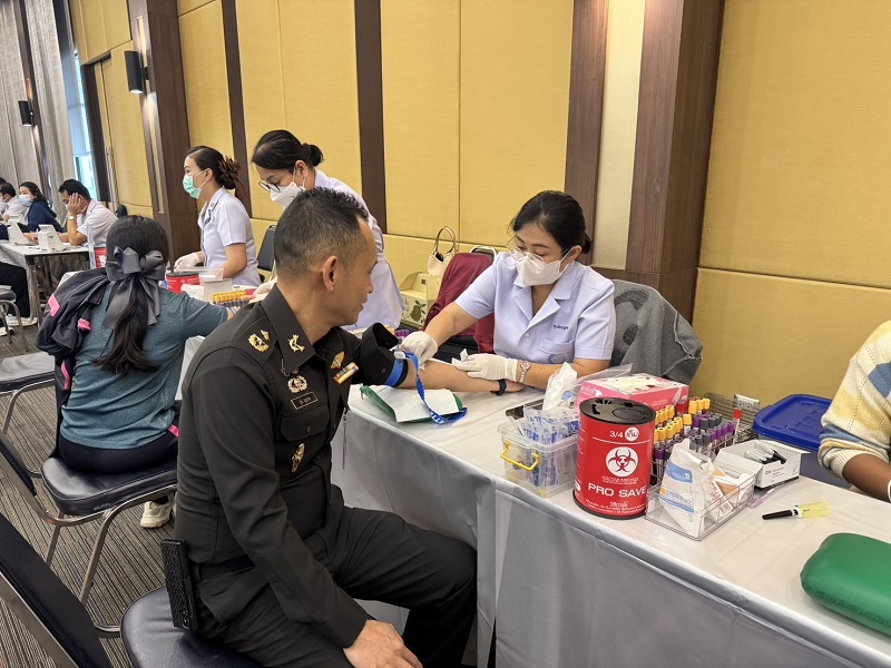 พลโท ชูเลิศ จิระรัตนเมธากร ผู้อำนวยการสำนักพัฒนาระบบราชการกลาโหม และ พลตรี สุกิจ สุเมธาศร รองผู้อำนวยการสำนักพัฒนาระบบราชการกลาโหม ได้นำกำลังพลของสำนักพัฒนาระบบราชการกลาโหม เข้ารับการตรวจสุขภาพประจำปี ๒๕๖๘