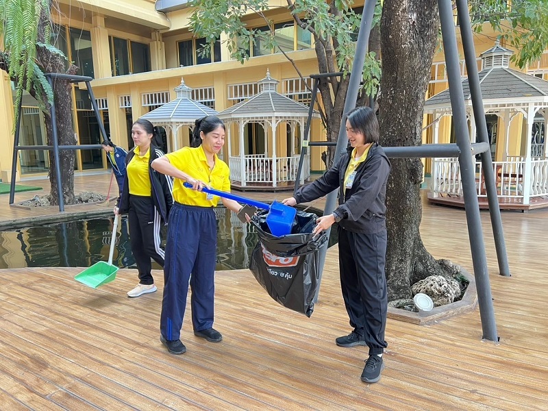 ข้าราชการ สำนักพัฒนาระบบราชการกลาโหม ร่วมทำความสะอาดในพื้นที่ สป.(ศรีสมาน)