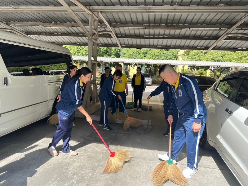 ข้าราชการ สำนักพัฒนาระบบราชการกลาโหม ร่วมทำความสะอาดในพื้นที่ สป.(ศรีสมาน)