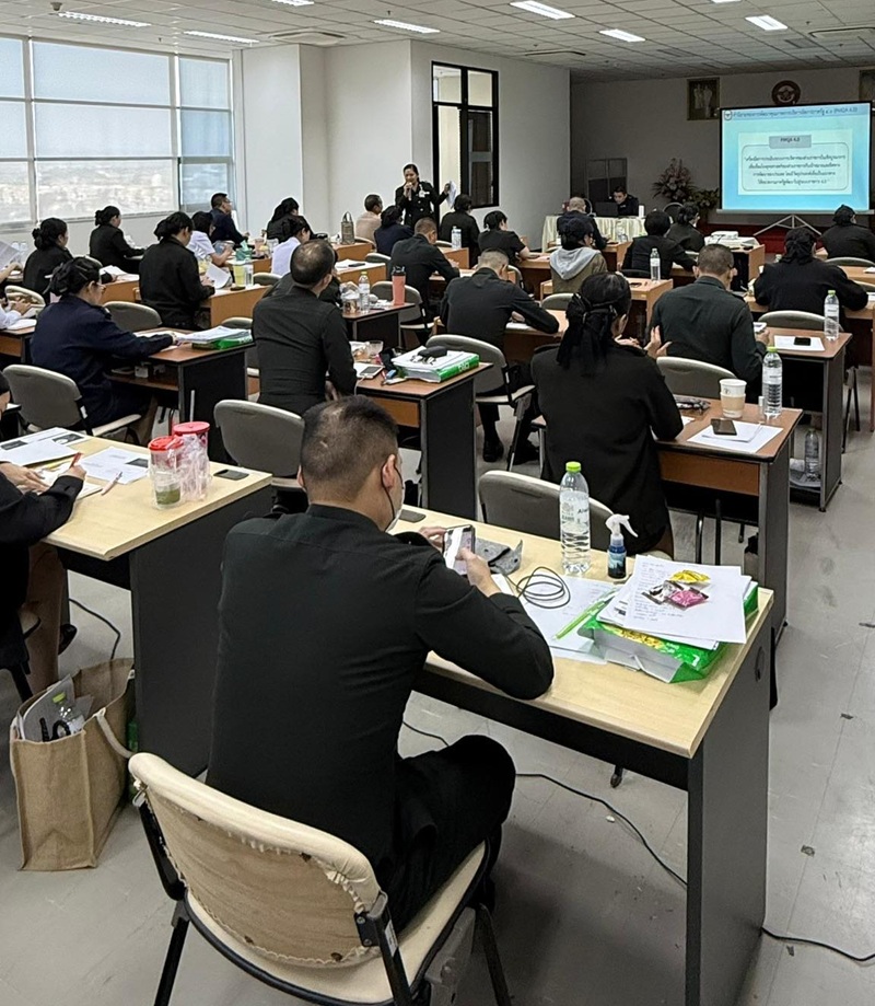 ผู้อำนวยการสำนักพัฒนาระบบราชการกลาโหม ได้มอบให้ พันเอก สมัย พุดพริ้ง ผู้อำนวยการกองส่งเสริมการพัฒนาระบบราชการ และพันเอกหญิง ชญาณ์พิมพ์ อุดงาม นักวิชาการ ประจำสำนักพัฒนาระบบราชการกลาโหม เป็นวิทยากรบรรยาย ในวิชา "การพัฒนาระบบราชการ"