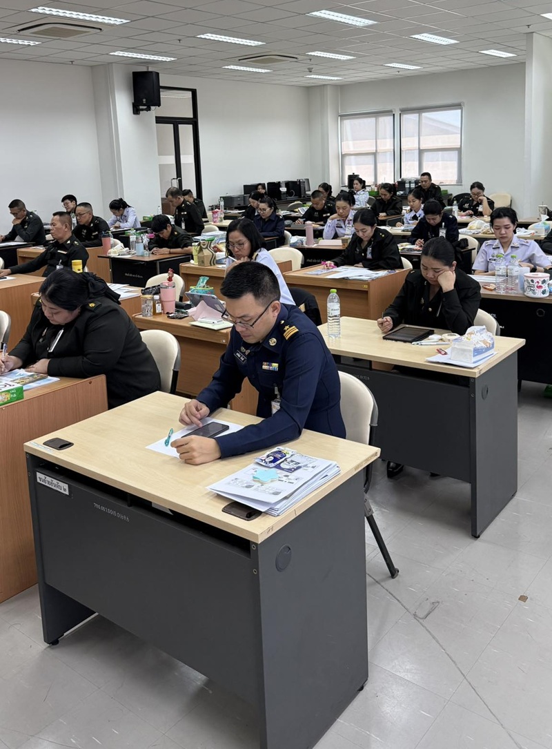 ผู้อำนวยการสำนักพัฒนาระบบราชการกลาโหม ได้มอบให้ พันเอก สมัย พุดพริ้ง ผู้อำนวยการกองส่งเสริมการพัฒนาระบบราชการ และพันเอกหญิง ชญาณ์พิมพ์ อุดงาม นักวิชาการ ประจำสำนักพัฒนาระบบราชการกลาโหม เป็นวิทยากรบรรยาย ในวิชา "การพัฒนาระบบราชการ"