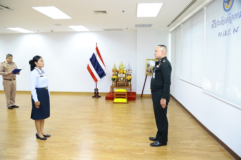 สำนักพัฒนาระบบราชการกลาโหม ได้จัดพิธีประดับยศ ให้แก่ข้าราชการที่ได้รับการเลื่อนยศสูงขึ้น