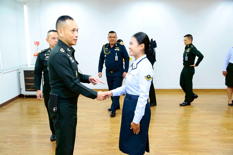 สำนักพัฒนาระบบราชการกลาโหม ได้จัดพิธีประดับยศ ให้แก่ข้าราชการที่ได้รับการเลื่อนยศสูงขึ้น