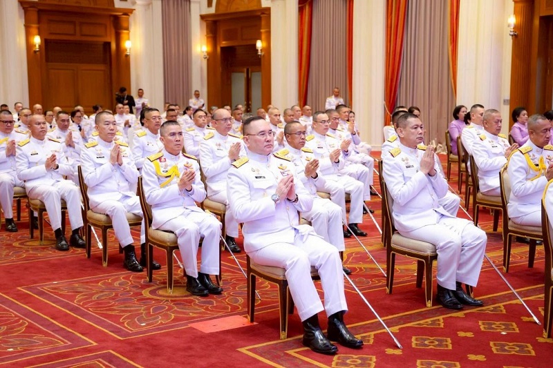 พลโท วิริทธิ์พล พานนิล ผู้อำนวยการสำนักพัฒนาระบบราชการกลาโหม และภริยา พร้อมด้วยกำลังพลของหน่วย เข้าร่วมพิธีถวายพระพรชัยมงคลและพิธีเจริญพระพุทธมนต์