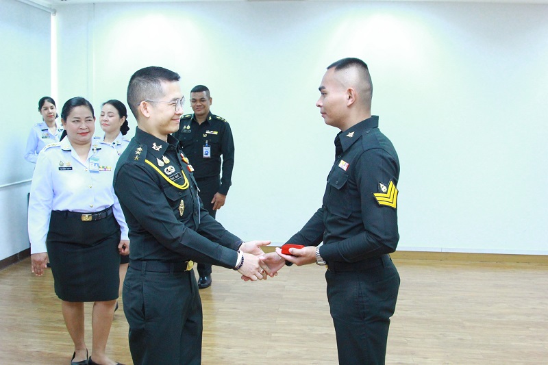 สำนักพัฒนาระบบราชการกลาโหม จัดพิธีประดับยศ ให้แก่ข้าราชการที่ได้รับการเลื่อนยศสูงขึ้น