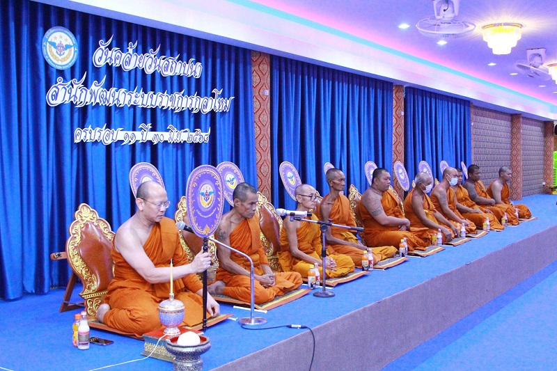 สำนักพัฒนาระบบราชการกลาโหม ได้จัดพิธีทำบุญถวายภัตตาหารและผ้าไตรจีวร แด่พระภิกษุสงฆ์ เพื่อความเป็นศิริมงคลให้กับข้าราชการ และพนักงานราชการ เนื่องในวันคล้ายวันสถาปนา