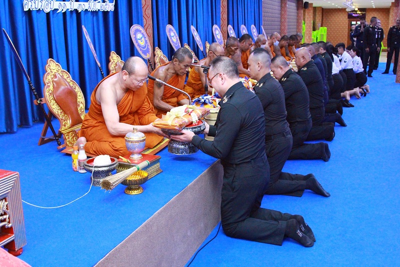 สำนักพัฒนาระบบราชการกลาโหม ได้จัดพิธีทำบุญถวายภัตตาหารและผ้าไตรจีวร แด่พระภิกษุสงฆ์ เพื่อความเป็นศิริมงคลให้กับข้าราชการ และพนักงานราชการ เนื่องในวันคล้ายวันสถาปนา