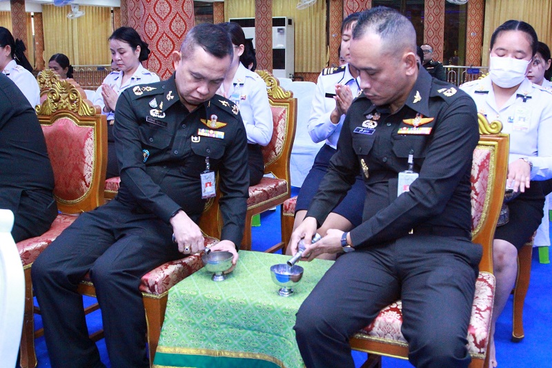 สำนักพัฒนาระบบราชการกลาโหม ได้จัดพิธีทำบุญถวายภัตตาหารและผ้าไตรจีวร แด่พระภิกษุสงฆ์ เพื่อความเป็นศิริมงคลให้กับข้าราชการ และพนักงานราชการ เนื่องในวันคล้ายวันสถาปนา