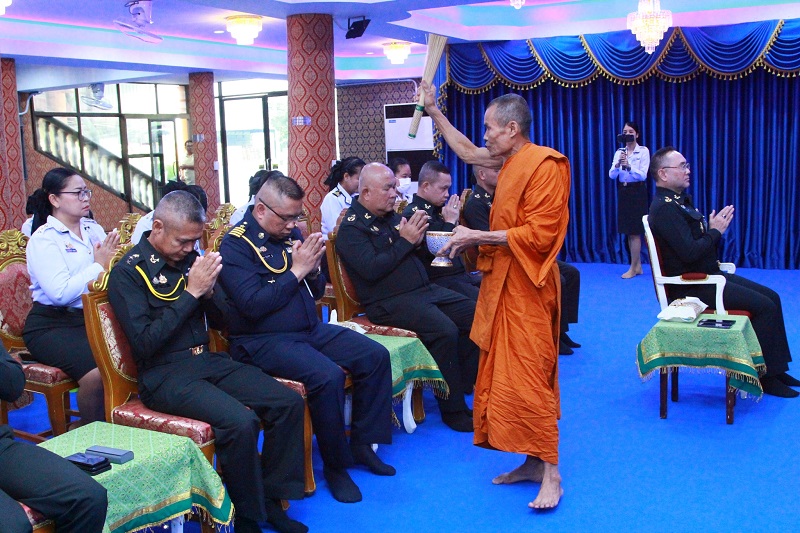 สำนักพัฒนาระบบราชการกลาโหม ได้จัดพิธีทำบุญถวายภัตตาหารและผ้าไตรจีวร แด่พระภิกษุสงฆ์ เพื่อความเป็นศิริมงคลให้กับข้าราชการ และพนักงานราชการ เนื่องในวันคล้ายวันสถาปนา