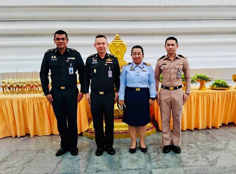 ผู้อำนวยการสำนักพัฒนาระบบราชการกลาโหม ได้มอบให้ พลตรี อภิสิทธิ์ บุศยารัศมี รองผู้อำนวยการสำนักพัฒนาระบบราชการกลาโหม นำกำลังพลของหน่วย เข้าร่วมพิธีเวียนเทียน เนื่องในวันอาสาฬหบูชา และพิธีถวายเทียนพรรษา ประจำปี พ.ศ.๒๕๖๘