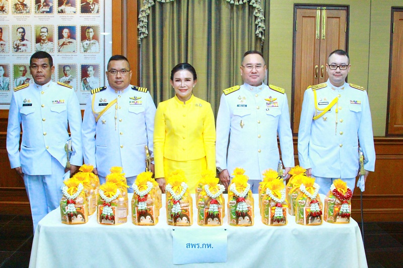 พลโท วิริทธิ์พล พานนิล ผู้อำนวยการสำนักพัฒนาระบบราชการกลาโหม และภริยา พร้อมด้วยข้าราชการของสำนักพัฒนาระบบราชการกลาโหม เข้าร่วมกิจกรรมเฉลิมพระเกียรติพระบาทสมเด็จพระเจ้าอยู่หัว เนื่องในโอกาสวันเฉลิมพระชนมพรรษา