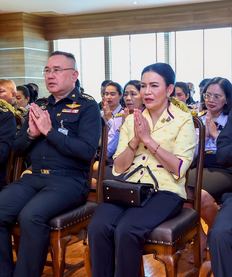 พลโท วิริทธิ์พล พานนิล ผู้อำนวยการสำนักพัฒนาระบบราชการกลาโหม พร้อมด้วยภริยา ได้นำกำลังพลเข้าร่วมกิจกรรม “พบกันวันพระ พบพระพบธรรม” ประจำปี ๒๕๖๘
