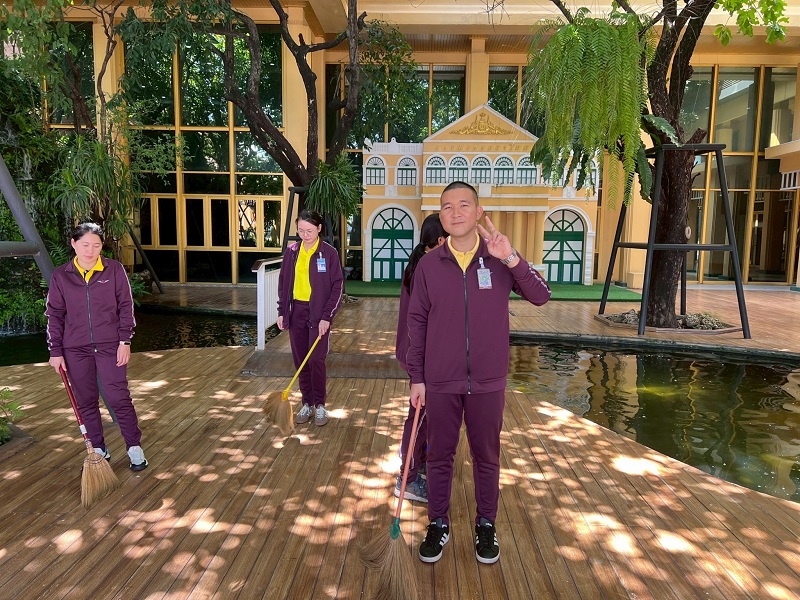 สำนักพัฒนาระบบราชการกลาโหม ได้จัดกำลังพลร่วมทำความสะอาด พื้นที่ด้านหน้าน้ำตกฝั่งอเมซอน
