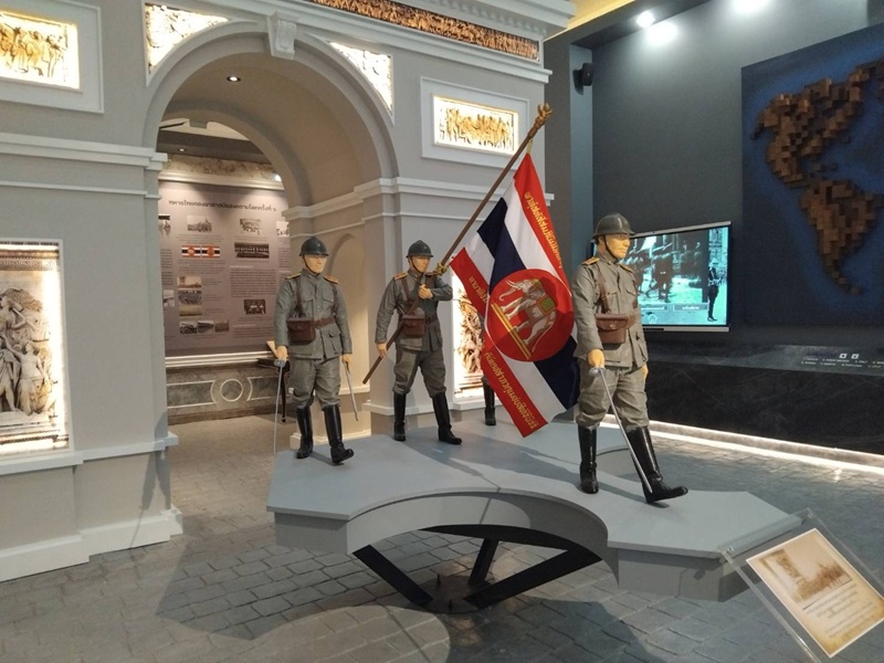 สำนักพัฒนาระบบราชการกลาโหม ได้นำกำลังพล เข้าเยี่ยมชมอนุสรณ์สถานสำนักงานปลัดกระทรวงกลาโหม (ชั้น ๑) อาคารสำนักงานปลัดกระทรวงกลาโหม (พื้นที่ศรีสมาน)