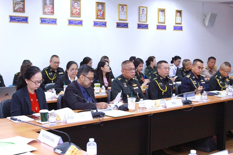 สำนักพัฒนาระบบราชการกลาโหม ได้จัดการประชุมคณะทำงานพัฒนาระบบราชการกลาโหม เพื่อพิจารณาตัวชี้วัดของกระทรวงกลาโหม (สำนักงานปลัดกระทรวงกลาโหม กองบัญชาการกองทัพไทย กองทัพบก กองทัพเรือ และกองทัพอากาศ) ประจำปีงบประมาณ พ.ศ. ๒๕๖๙ ณ ห้องประชุมสำนักพัฒนาระบบราชการกลาโหม ชั้น ๒ อาคารสำนักงานปลัดกระทรวงกลาโหม (พื้นที่ศรีสมาน)