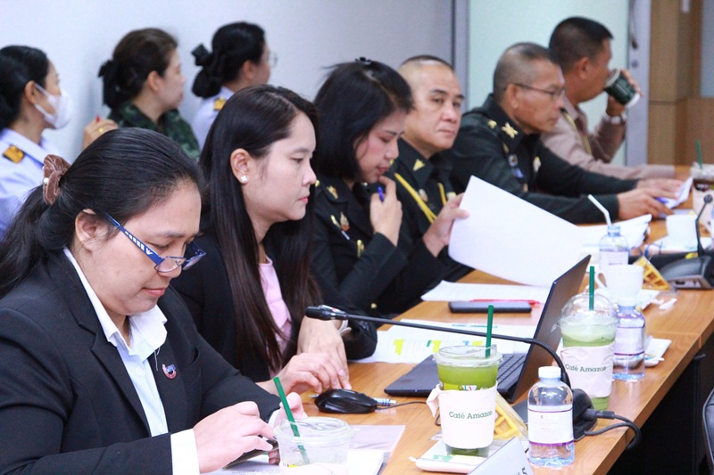 สำนักพัฒนาระบบราชการกลาโหม ได้จัดการประชุมคณะทำงานพัฒนาระบบราชการกลาโหม เพื่อพิจารณาตัวชี้วัดของกระทรวงกลาโหม (สำนักงานปลัดกระทรวงกลาโหม กองบัญชาการกองทัพไทย กองทัพบก กองทัพเรือ และกองทัพอากาศ) ประจำปีงบประมาณ พ.ศ. ๒๕๖๙ ณ ห้องประชุมสำนักพัฒนาระบบราชการกลาโหม ชั้น ๒ อาคารสำนักงานปลัดกระทรวงกลาโหม (พื้นที่ศรีสมาน)
