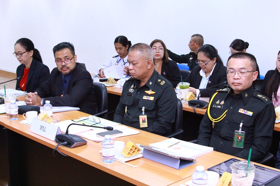 สำนักพัฒนาระบบราชการกลาโหม ได้จัดการประชุมคณะทำงานพัฒนาระบบราชการกลาโหม เพื่อพิจารณาตัวชี้วัดของกระทรวงกลาโหม (สำนักงานปลัดกระทรวงกลาโหม กองบัญชาการกองทัพไทย กองทัพบก กองทัพเรือ และกองทัพอากาศ) ประจำปีงบประมาณ พ.ศ. ๒๕๖๙ ณ ห้องประชุมสำนักพัฒนาระบบราชการกลาโหม ชั้น ๒ อาคารสำนักงานปลัดกระทรวงกลาโหม (พื้นที่ศรีสมาน)