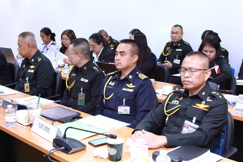สำนักพัฒนาระบบราชการกลาโหม ได้จัดการประชุมคณะทำงานพัฒนาระบบราชการกลาโหม เพื่อพิจารณาตัวชี้วัดของกระทรวงกลาโหม (สำนักงานปลัดกระทรวงกลาโหม กองบัญชาการกองทัพไทย กองทัพบก กองทัพเรือ และกองทัพอากาศ) ประจำปีงบประมาณ พ.ศ. ๒๕๖๙ ณ ห้องประชุมสำนักพัฒนาระบบราชการกลาโหม ชั้น ๒ อาคารสำนักงานปลัดกระทรวงกลาโหม (พื้นที่ศรีสมาน)