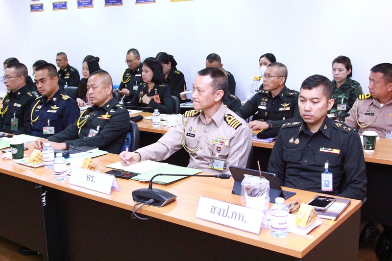 สำนักพัฒนาระบบราชการกลาโหม ได้จัดการประชุมคณะทำงานพัฒนาระบบราชการกลาโหม เพื่อพิจารณาตัวชี้วัดของกระทรวงกลาโหม (สำนักงานปลัดกระทรวงกลาโหม กองบัญชาการกองทัพไทย กองทัพบก กองทัพเรือ และกองทัพอากาศ) ประจำปีงบประมาณ พ.ศ. ๒๕๖๙ ณ ห้องประชุมสำนักพัฒนาระบบราชการกลาโหม ชั้น ๒ อาคารสำนักงานปลัดกระทรวงกลาโหม (พื้นที่ศรีสมาน)