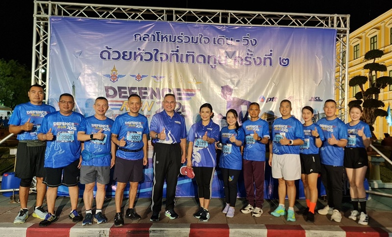 พลโท วิริทธิ์พล พานนิล ผู้อำนวยการสำนักพัฒนาระบบราชการกลาโหม และภริยา ได้นำลังพลของสำนักพัฒนาระบบราชการกลาโหม เข้าร่วมกิจกรรม“กลาโหม ร่วมใจ เดิน - วิ่ง ด้วยหัวใจที่เทิดทูน” ครั้งที่ ๒ ประจำปี ๒๕๖๘ (Defence Run 2025 Let Your Heart Run) ณ บริเวณด้านหน้าศาลาว่าการกลาโหม