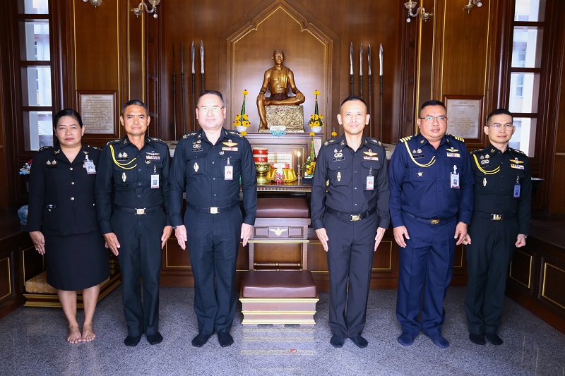 พลโท วิริทธิ์พล พานนิล ผู้อำนวยการสำนักพัฒนาระบบราชการกลาโหม ได้นำหัวหน้าหน่วยขึ้นตรงสำนักพัฒนาระบบราชการกลาโหม เข้าสักการะสิ่งศักดิ์ภายในศาลาว่าการกลาโหม