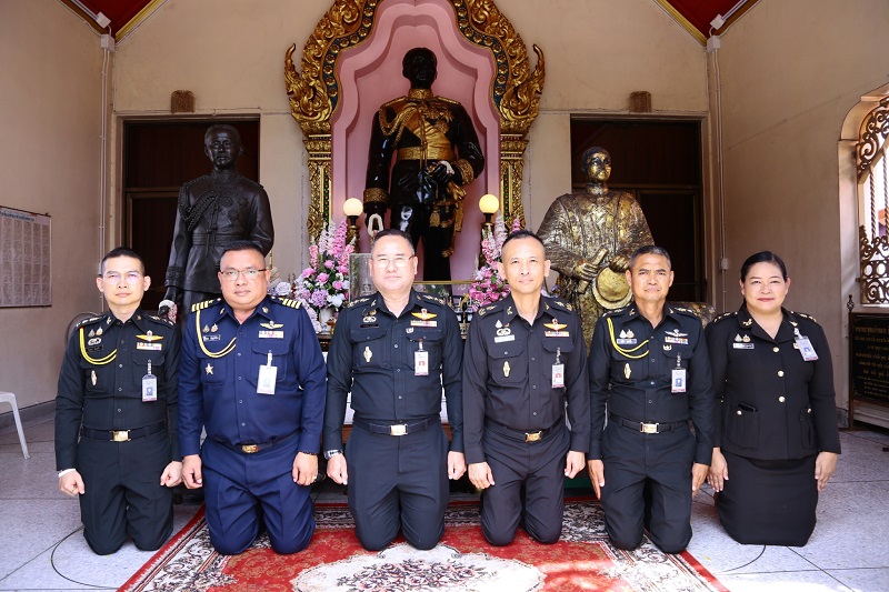พลโท วิริทธิ์พล พานนิล ผู้อำนวยการสำนักพัฒนาระบบราชการกลาโหม ได้นำหัวหน้าหน่วยขึ้นตรงสำนักพัฒนาระบบราชการกลาโหม เข้าสักการะสิ่งศักดิ์ภายในศาลาว่าการกลาโหม
